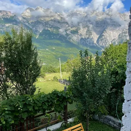 Marash Rrgalla بيت ضيافة ثيث